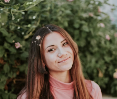 Smiling brunette woman nature portrait